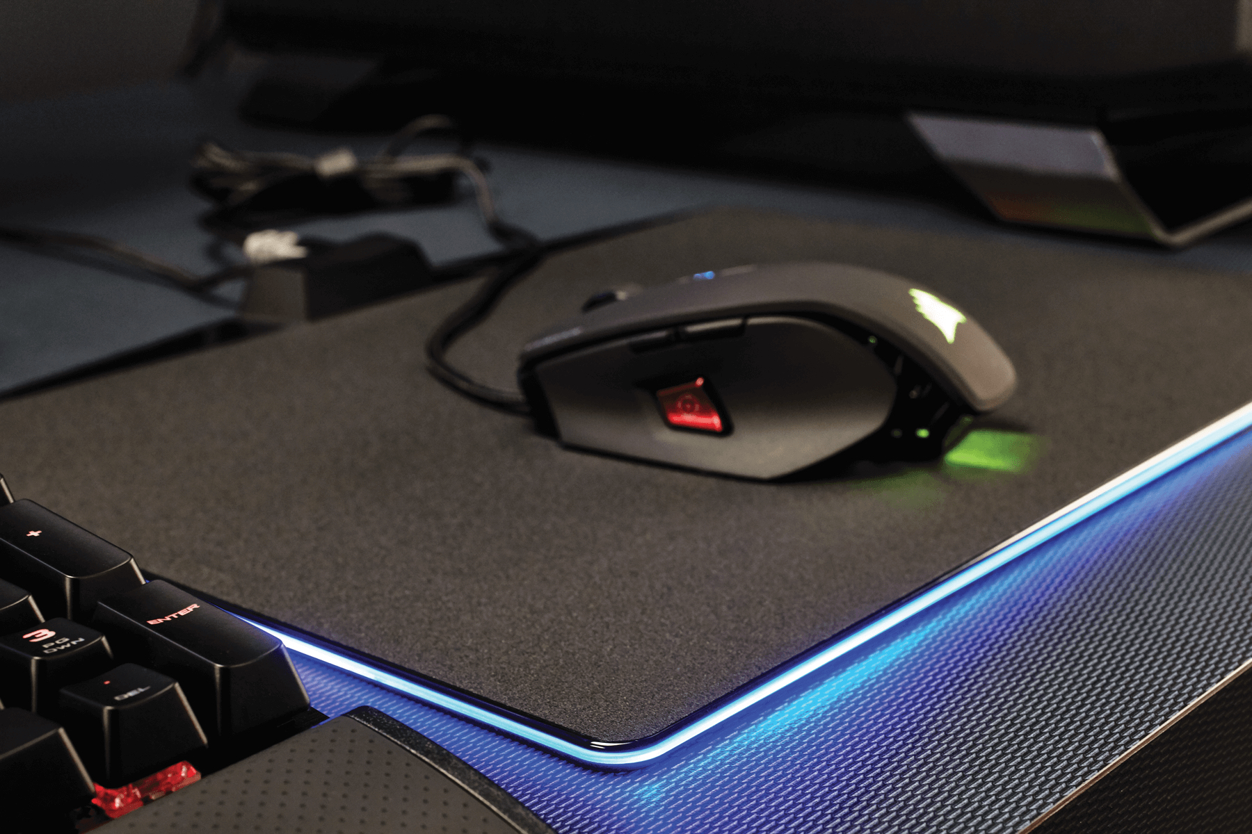 SCOPRI LE OFFERTE ONLINE SU Tappetino mouse Corsair MM800 RGB POLARIS per  gioco da computer Nero [CH-9440020-EU]