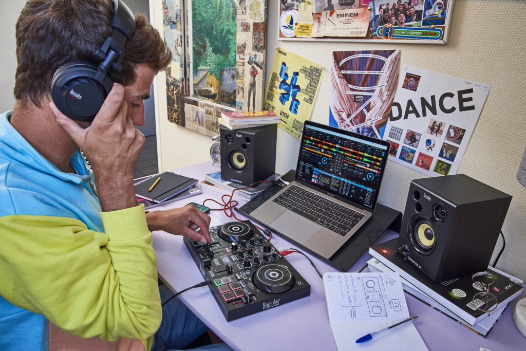 Controller per DJ Hercules DJLearning Kit Mixer con controllo DVS (Digital Vinyl System) Nero [4780900]